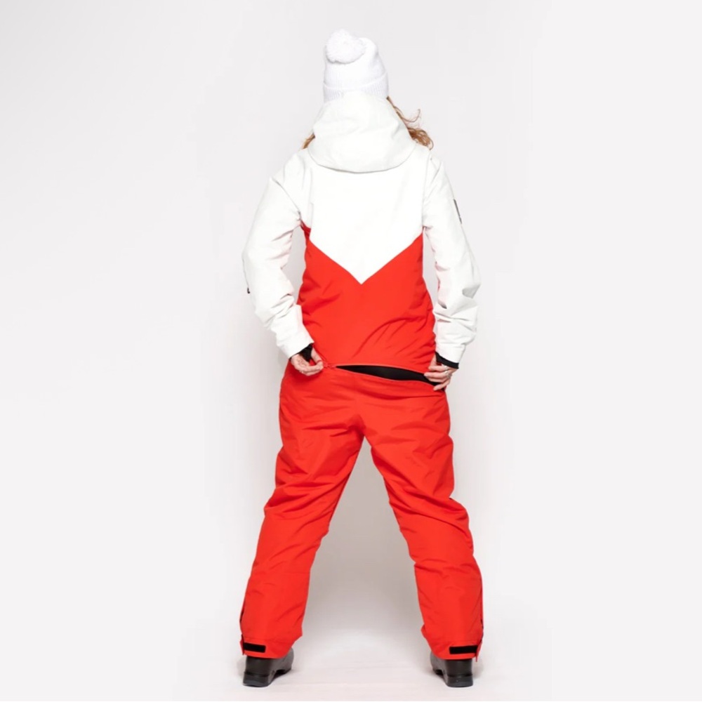 Like New Oneskee Snowsuit Women’s size 1